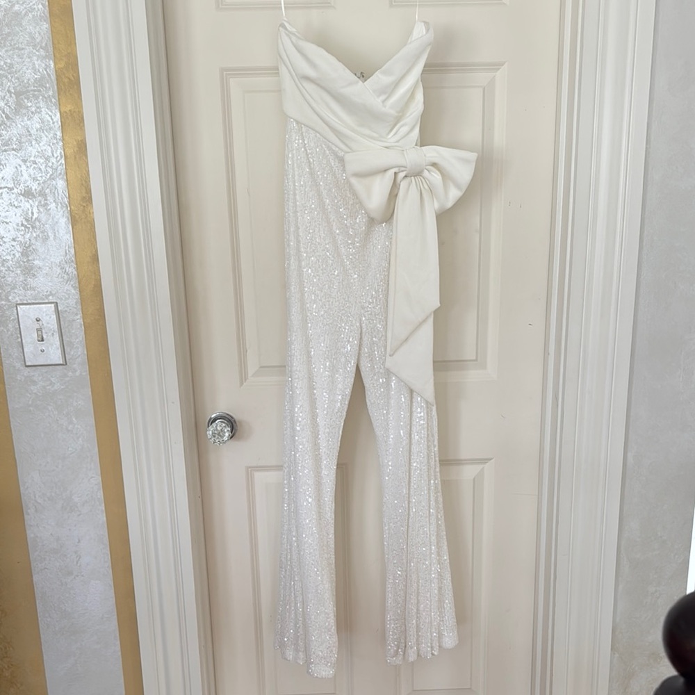 NWT Aakaa Elegant White Jumpsuit with Bow Detail Size Medium